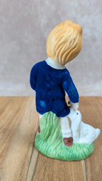 Figurine vintage enfant et son chien – vêtements en velours