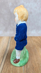 Figurine vintage enfant et son chien – vêtements en velours