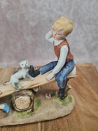 Figurine vintage enfants sur balançoire avec chat 🐱