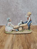 Figurine vintage enfants sur balançoire avec chat 🐱