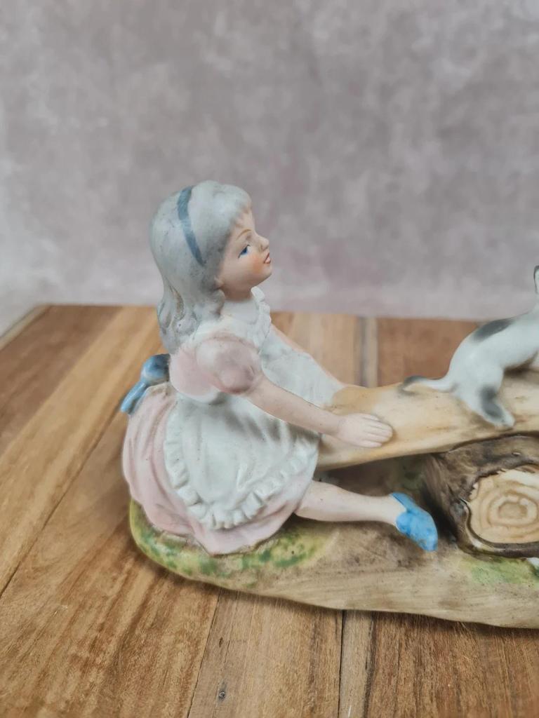 Figurine vintage enfants sur balançoire avec chat 🐱