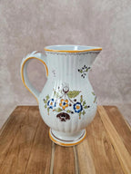 Grand pichet / carafe en faïence – décor Moustiers – fait main Yf