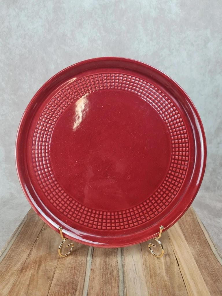 Grand plat à gâteau rouge ancien – motif quadrillé – attribué à Saint - clément 🍒