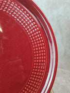 Grand plat à gâteau rouge ancien – motif quadrillé – attribué à Saint - clément 🍒
