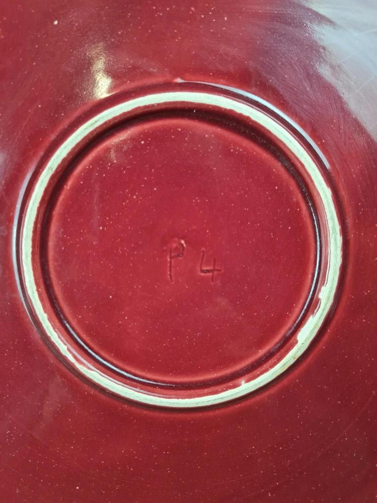 Grand plat à gâteau rouge ancien – motif quadrillé – attribué à Saint - clément 🍒