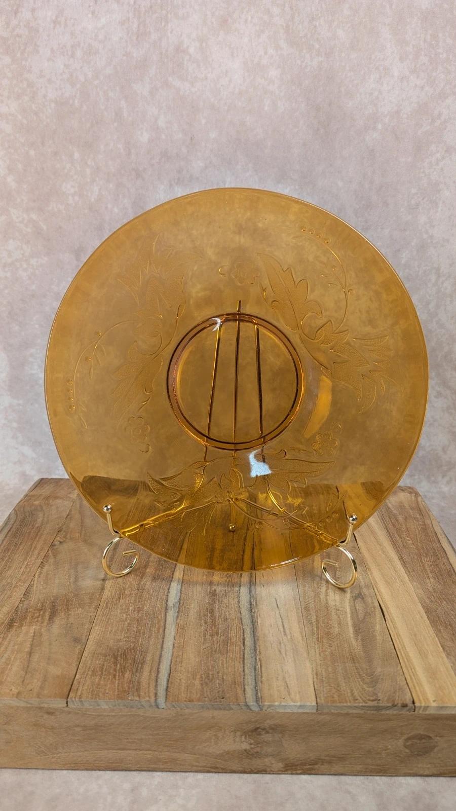 Grand plat en verre ambré à décor floral vintage