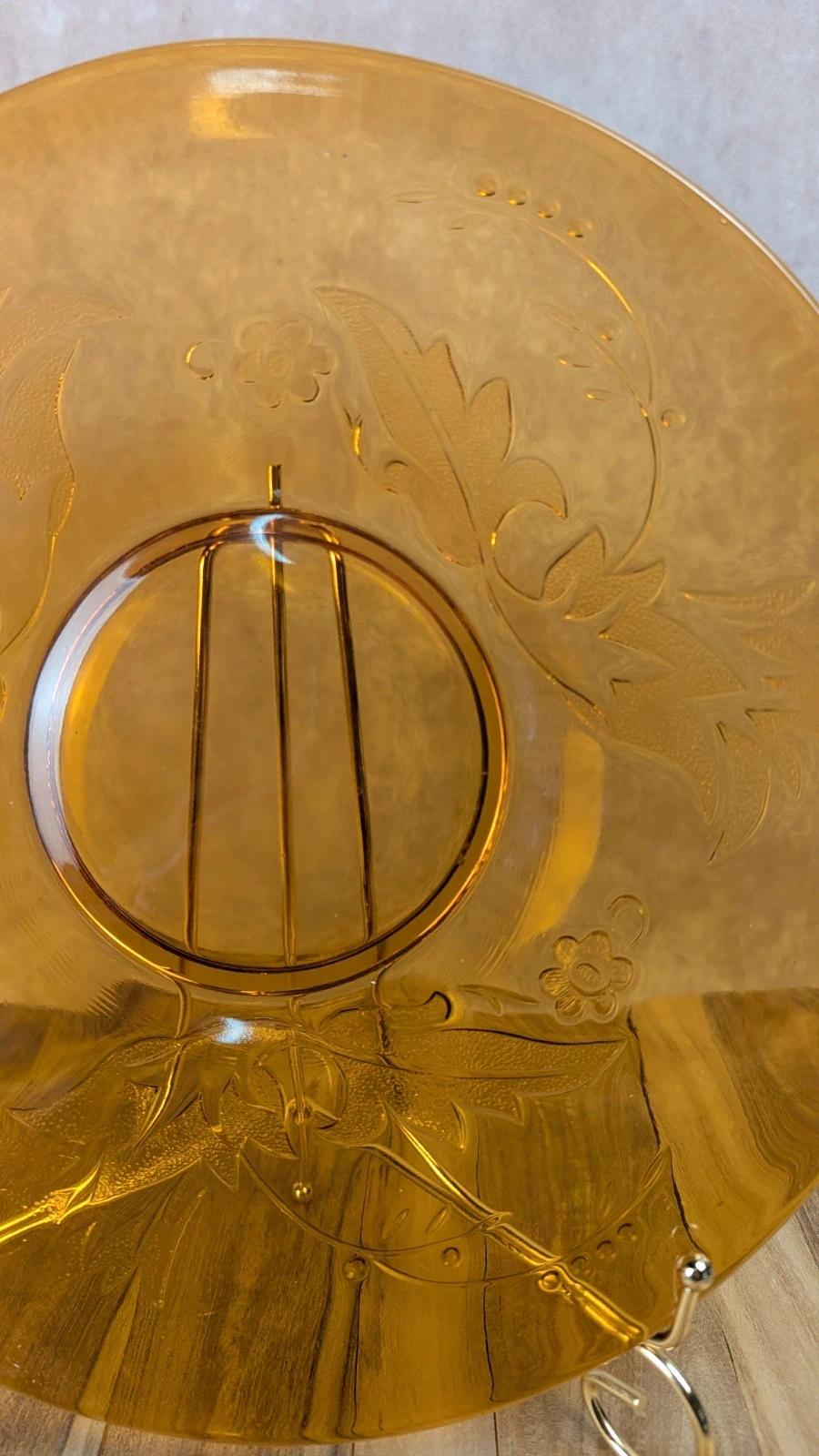 Grand plat en verre ambré à décor floral vintage