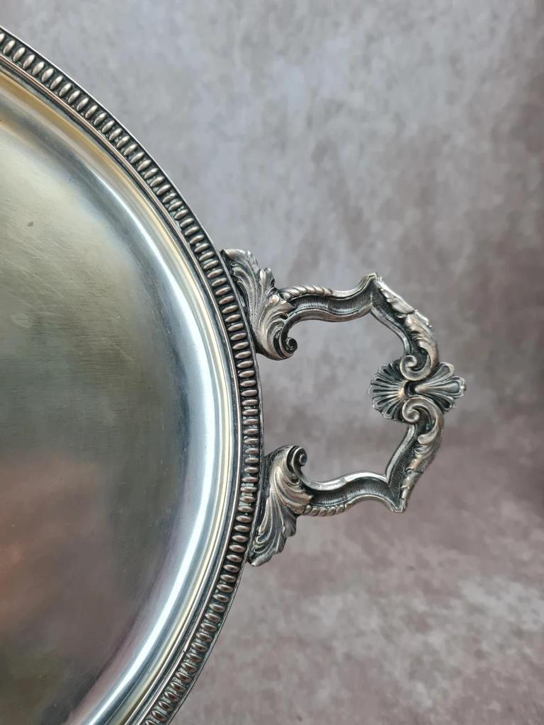 Grand plateau ancien en métal argenté, style rococo à poignées ouvragées