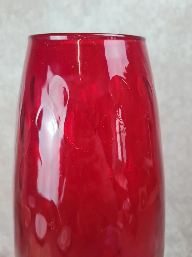Grand vase en verre rubis sur pied – Empoli, Italie 🌹