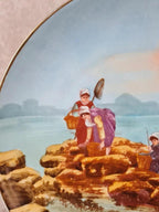 Grande assiette décorative ancienne peinte main – scène de bord de mer 🎨