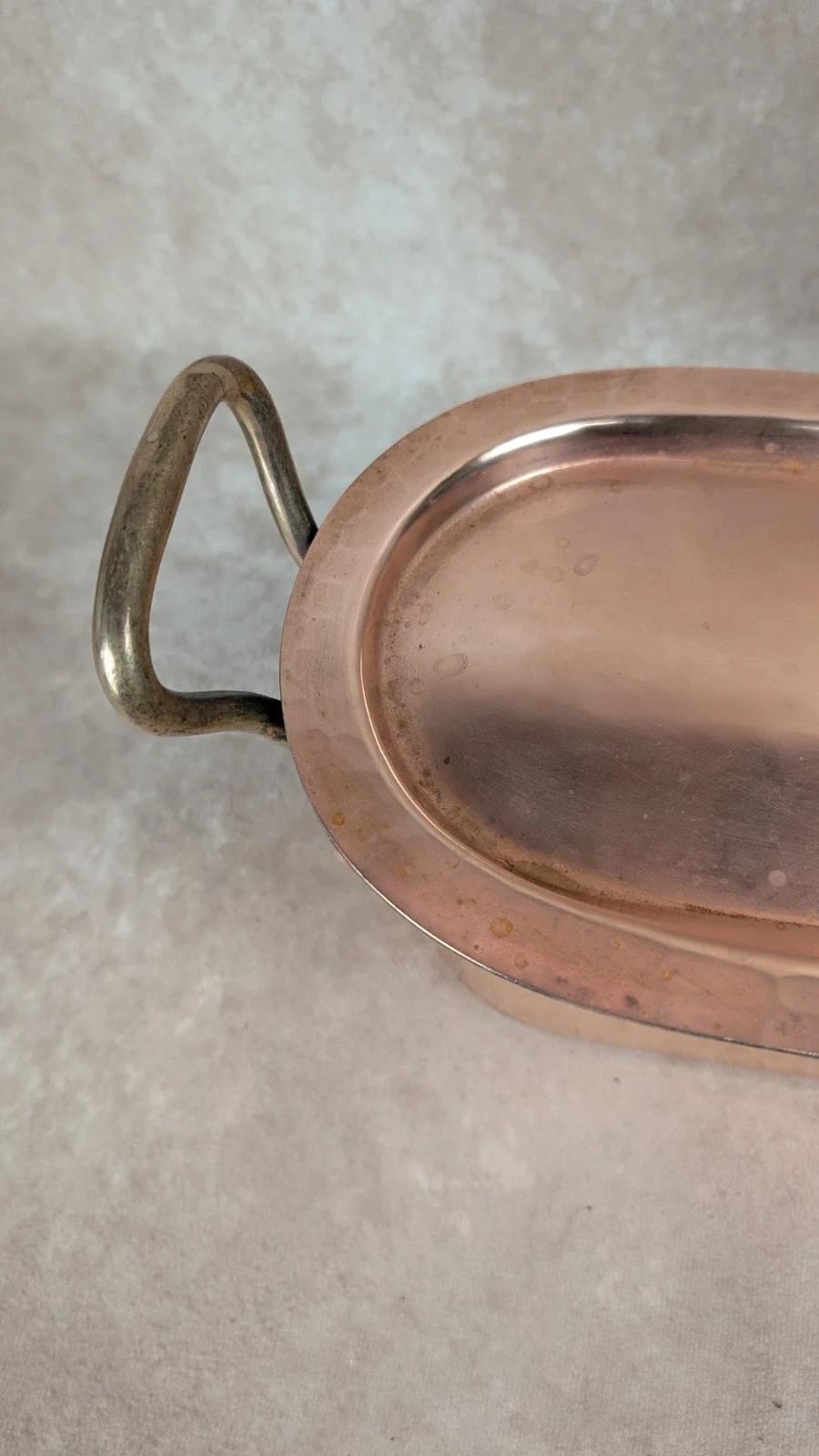 Grande poissonnière ancienne en cuivre martelé et laiton