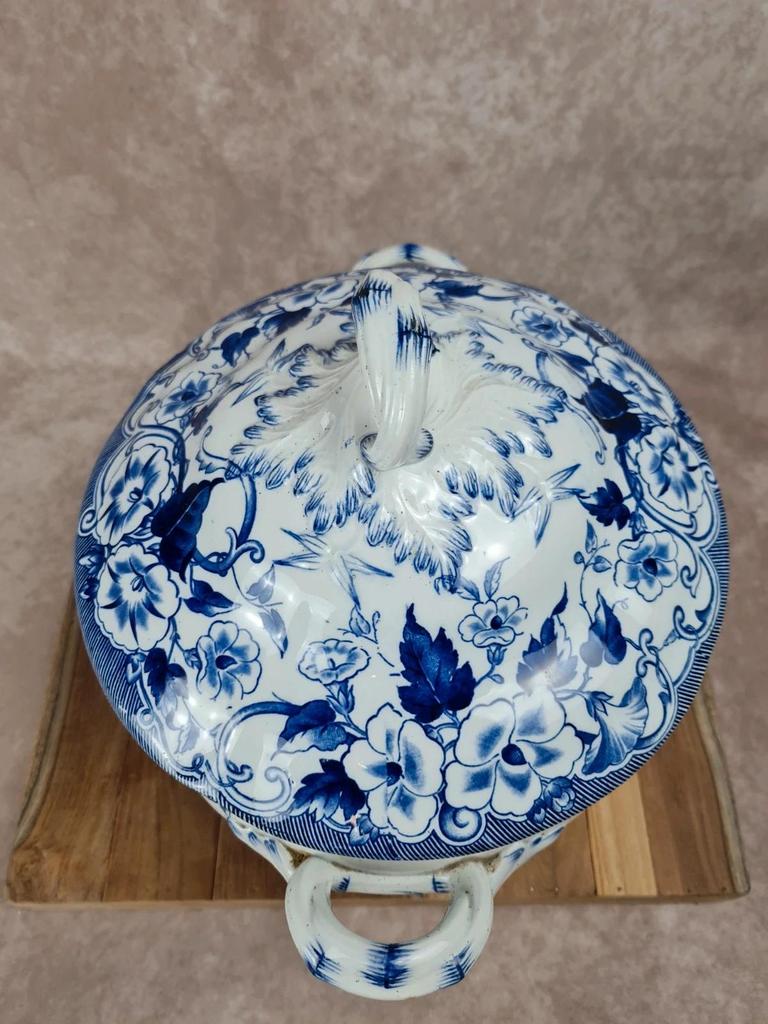 Grande soupière ancienne Creil & Montereau – Modèle Flora