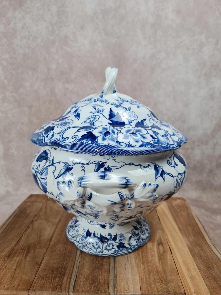 Grande soupière ancienne Creil & Montereau – Modèle Flora