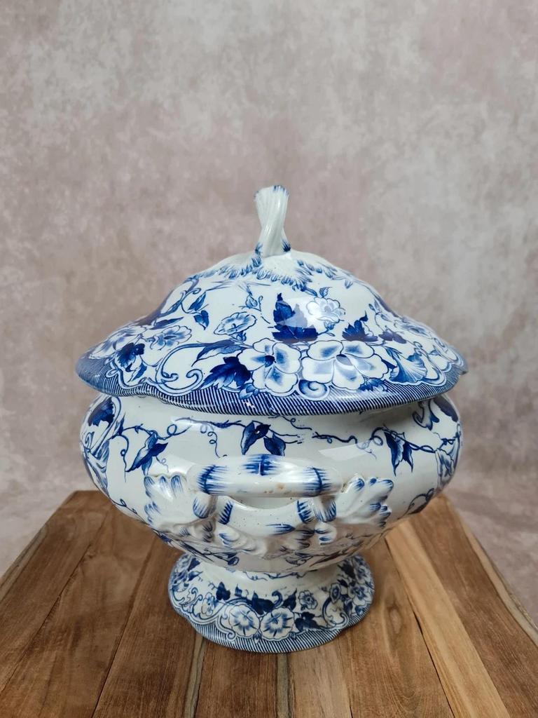 Grande soupière ancienne Creil & Montereau – Modèle Flora