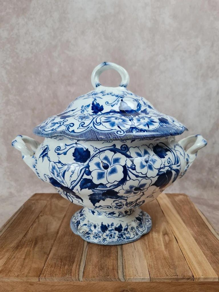 Grande soupière ancienne Creil & Montereau – Modèle Flora