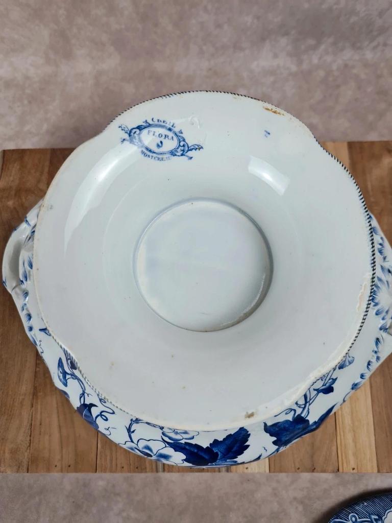 Grande soupière ancienne Creil & Montereau – Modèle Flora