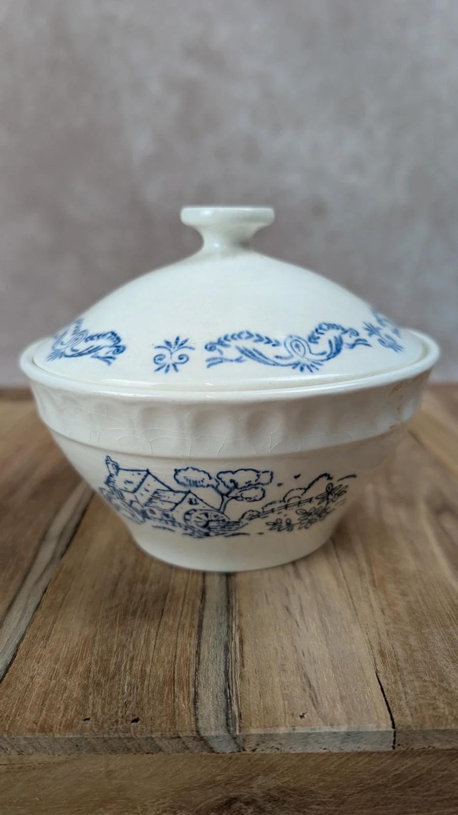 Joli bol ancien avec couvercle – faïence de Gien, modèle Beaugency