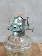 Lampe à pétrole ancienne en verre moulé, décor colombe, An Qing China