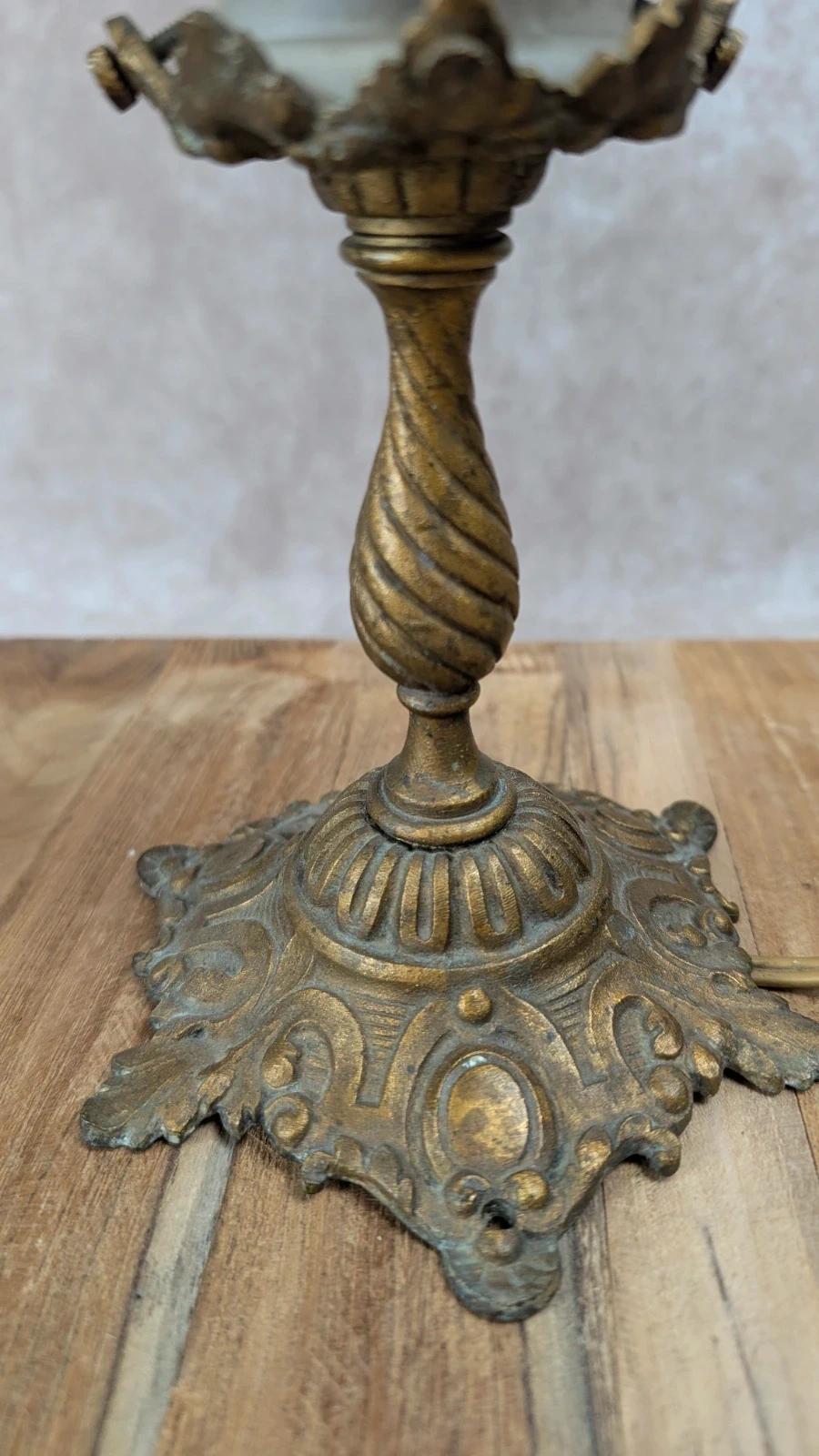 Lampe à poser Art Nouveau « tulipe » en bronze & verre opalin