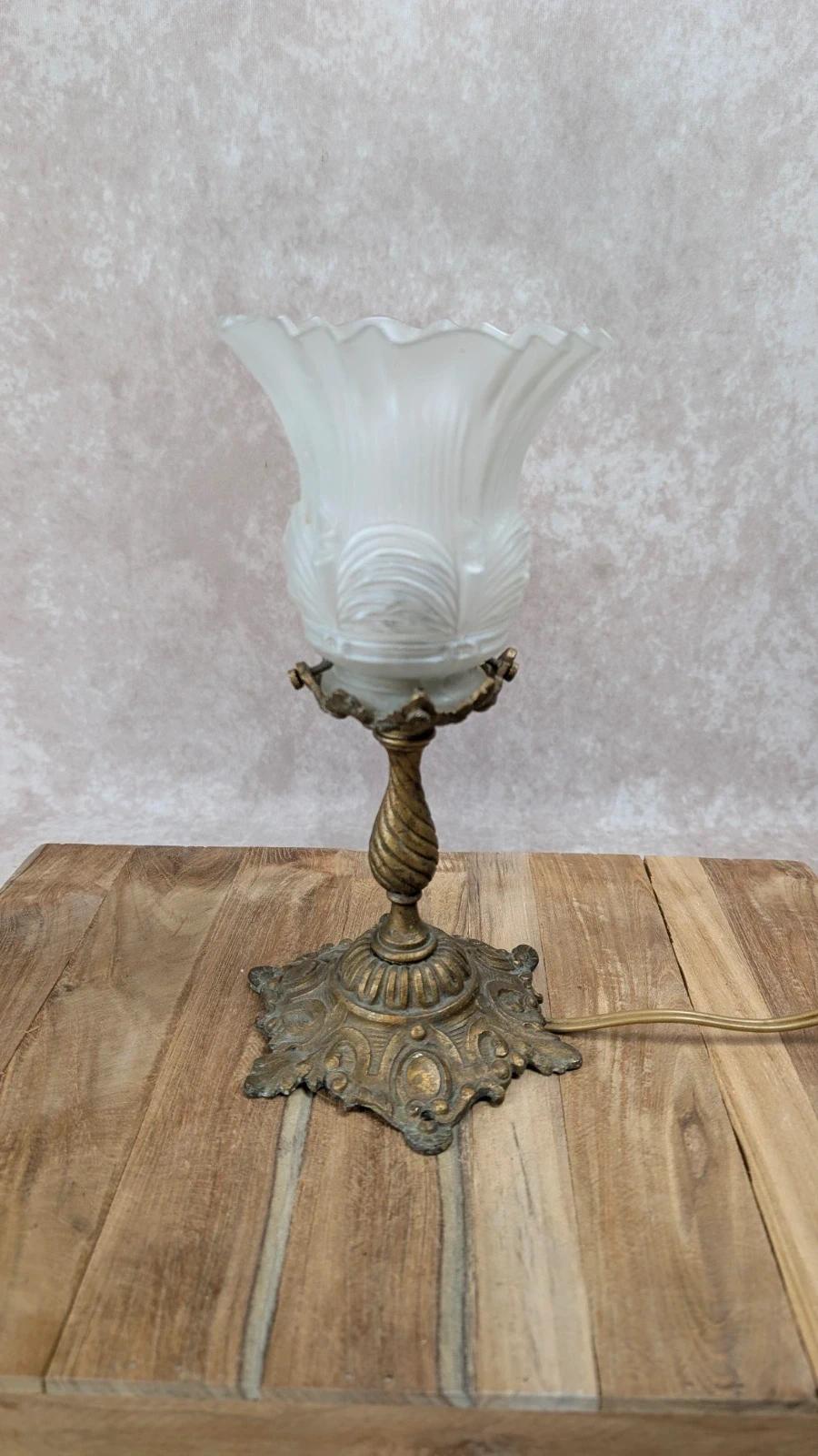 Lampe à poser Art Nouveau « tulipe » en bronze & verre opalin