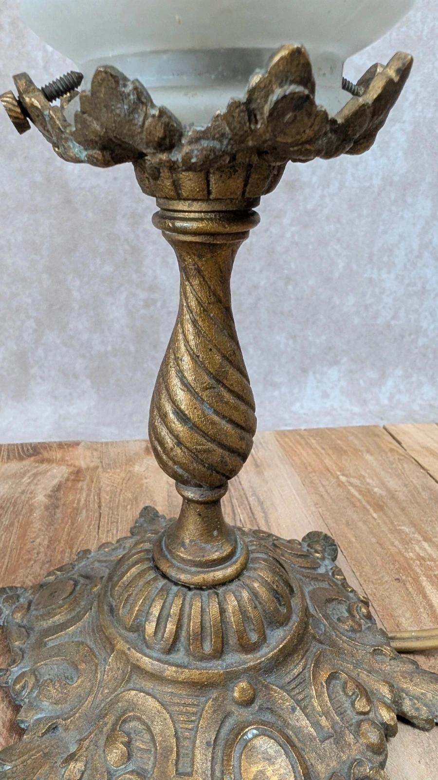 Lampe à poser Art Nouveau « tulipe » en bronze & verre opalin
