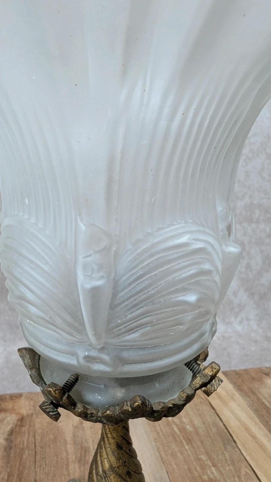 Lampe à poser Art Nouveau « tulipe » en bronze & verre opalin