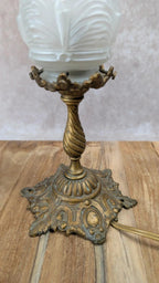 Lampe à poser Art Nouveau « tulipe » en bronze & verre opalin