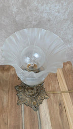 Lampe à poser Art Nouveau « tulipe » en bronze & verre opalin