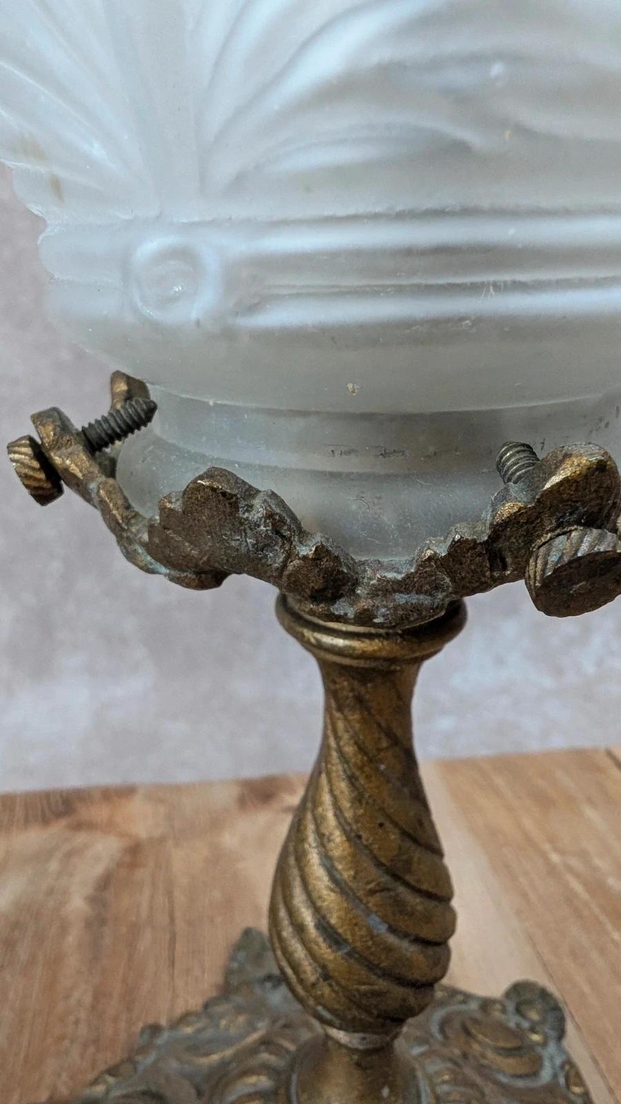 Lampe à poser Art Nouveau « tulipe » en bronze & verre opalin