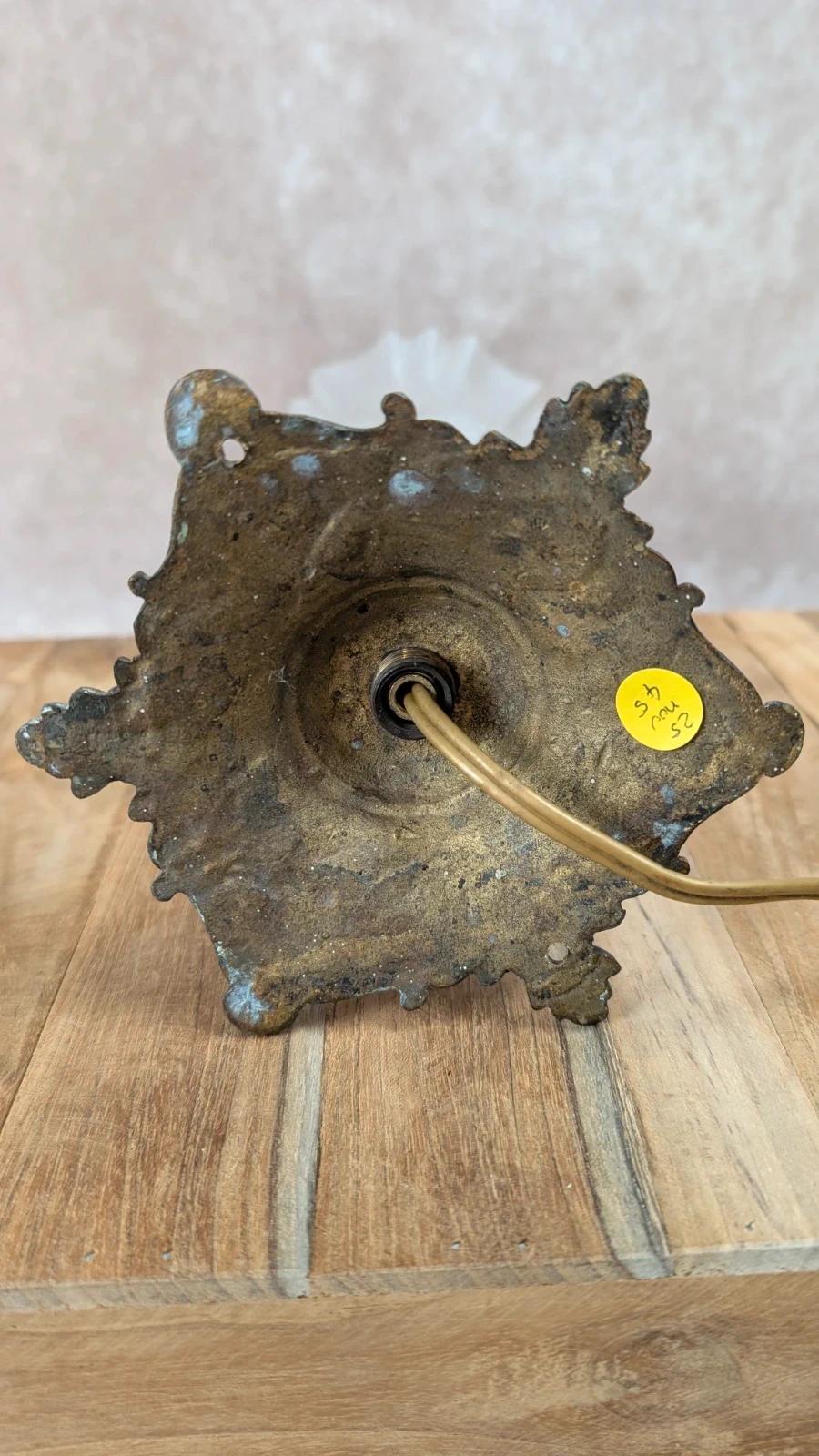 Lampe à poser Art Nouveau « tulipe » en bronze & verre opalin