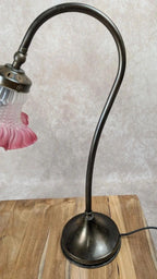 Lampe ancienne au charme rétro – tulipe en verre rose givré