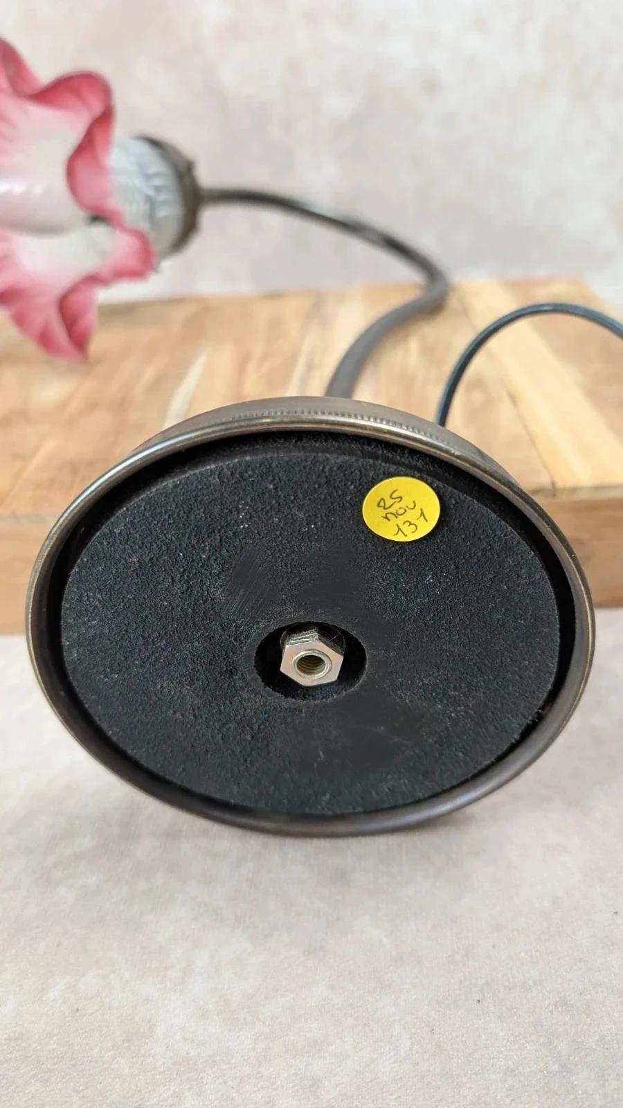 Lampe ancienne au charme rétro – tulipe en verre rose givré