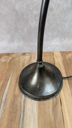 Lampe ancienne au charme rétro – tulipe en verre rose givré