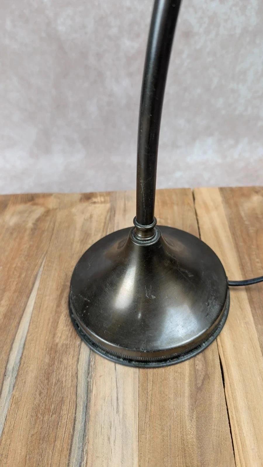 Lampe ancienne au charme rétro – tulipe en verre rose givré