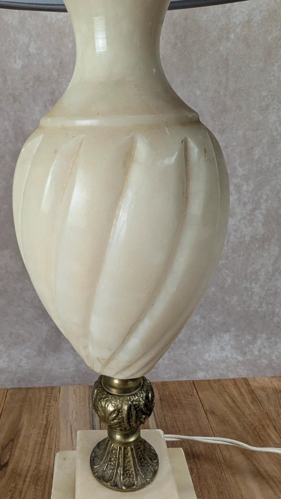 Lampe ancienne en albâtre véritable