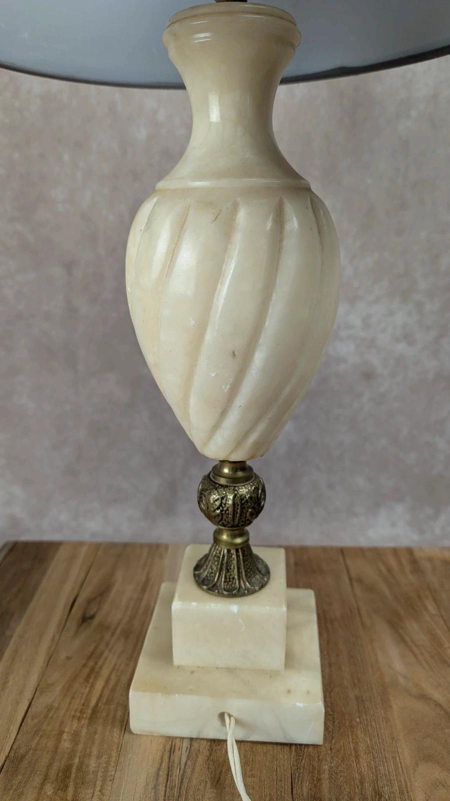 Lampe ancienne en albâtre véritable