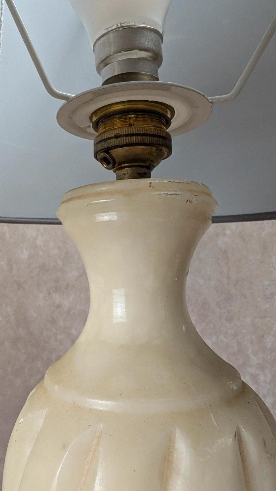 Lampe ancienne en albâtre véritable