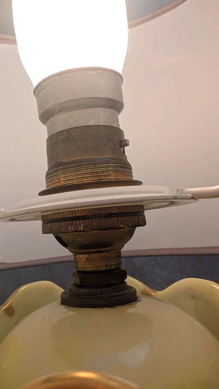 Lampe ancienne en porcelaine de Limoges Lucien Michelaud – décor main signé J. François