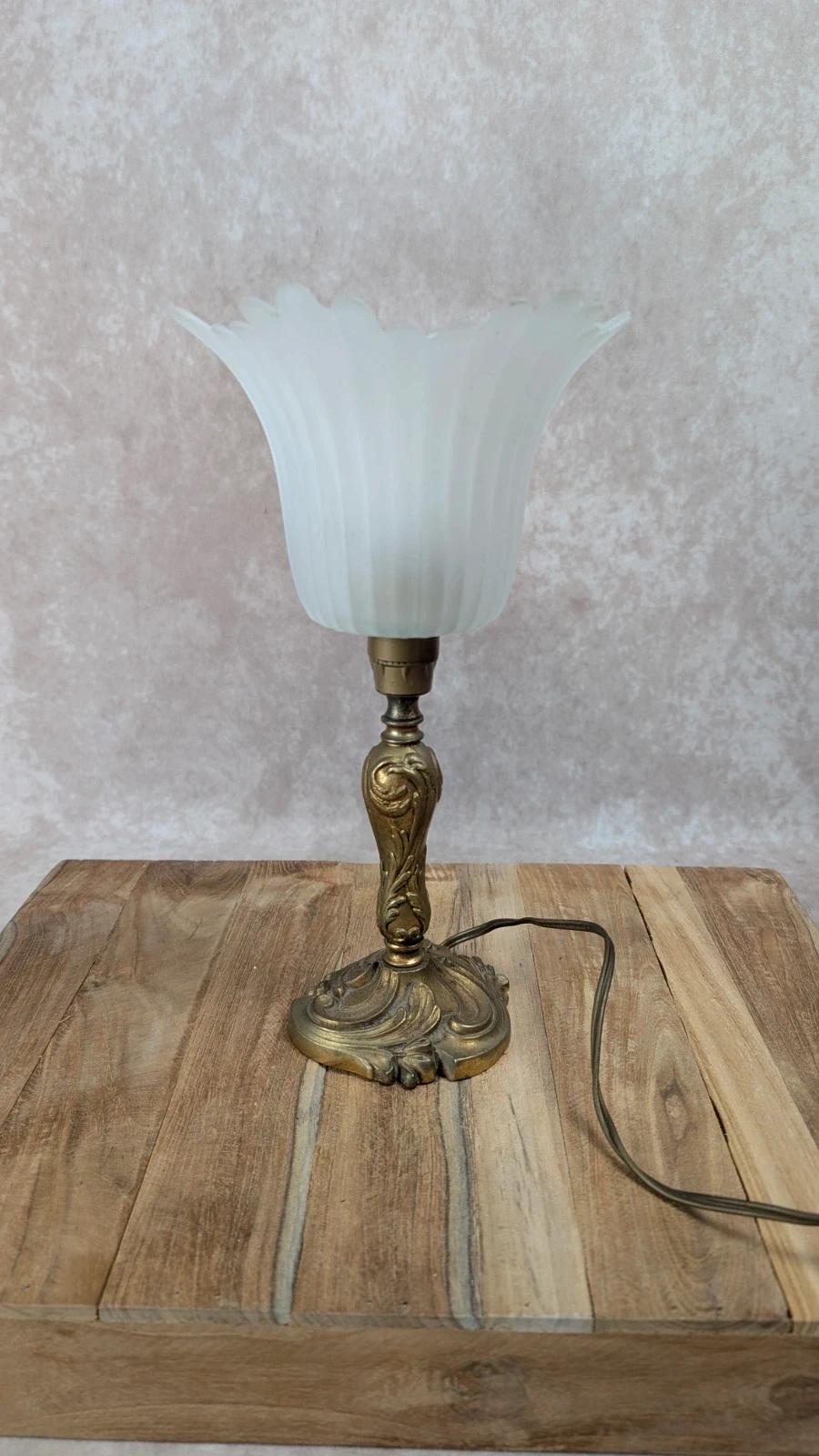 Lampe ancienne Modèle Déposé en bronze & tulipe en verre dépoli