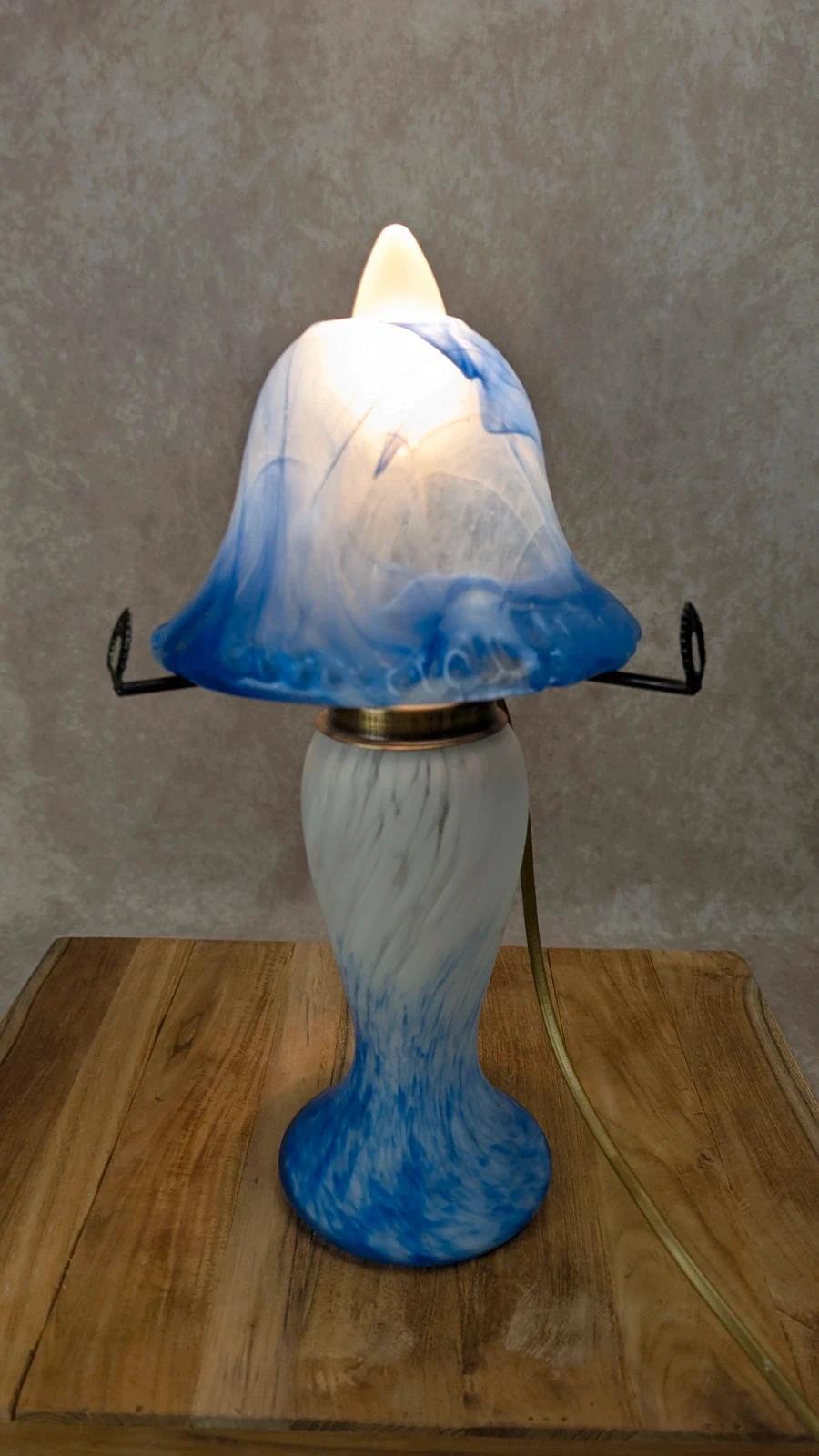 Lampe champignon en pâte de verre bleu