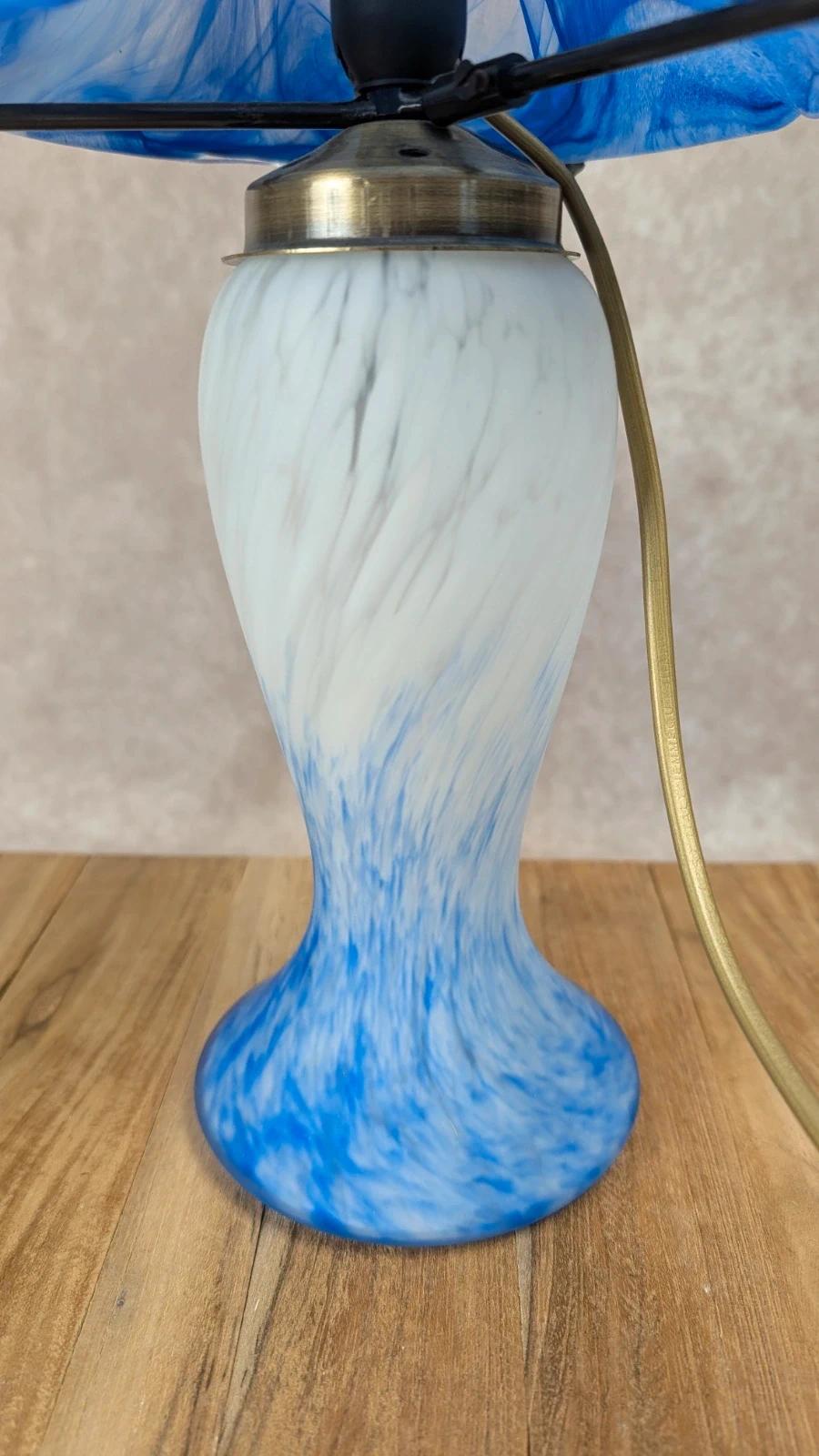 Lampe champignon en pâte de verre bleu