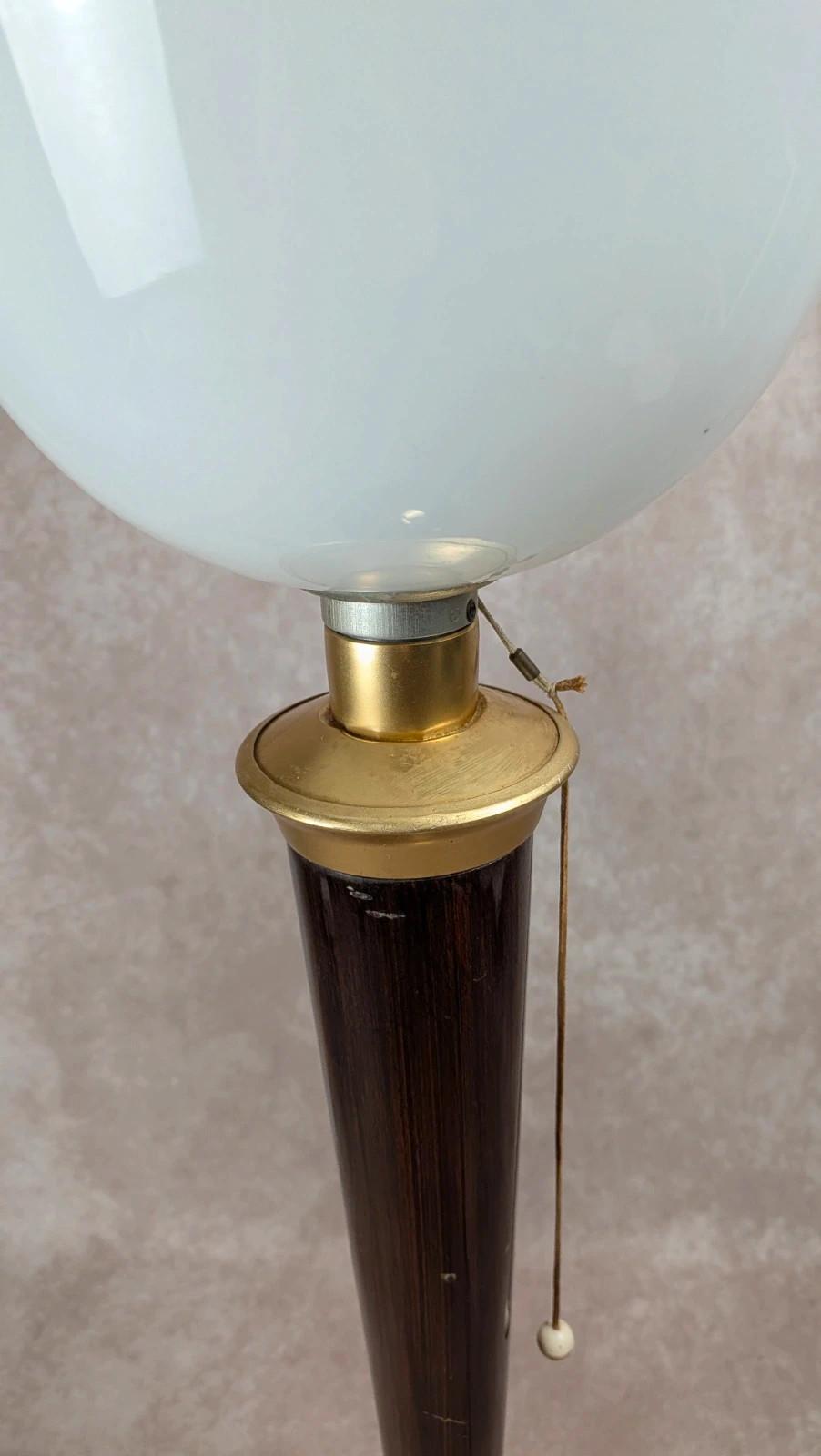 Lampe Mazda ancienne sur pied