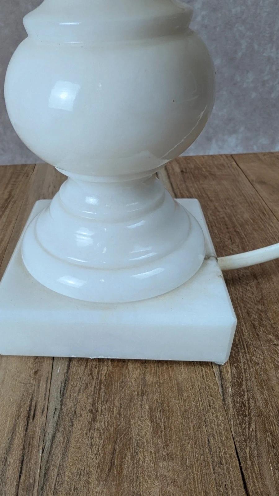 Lampe vintage en albâtre