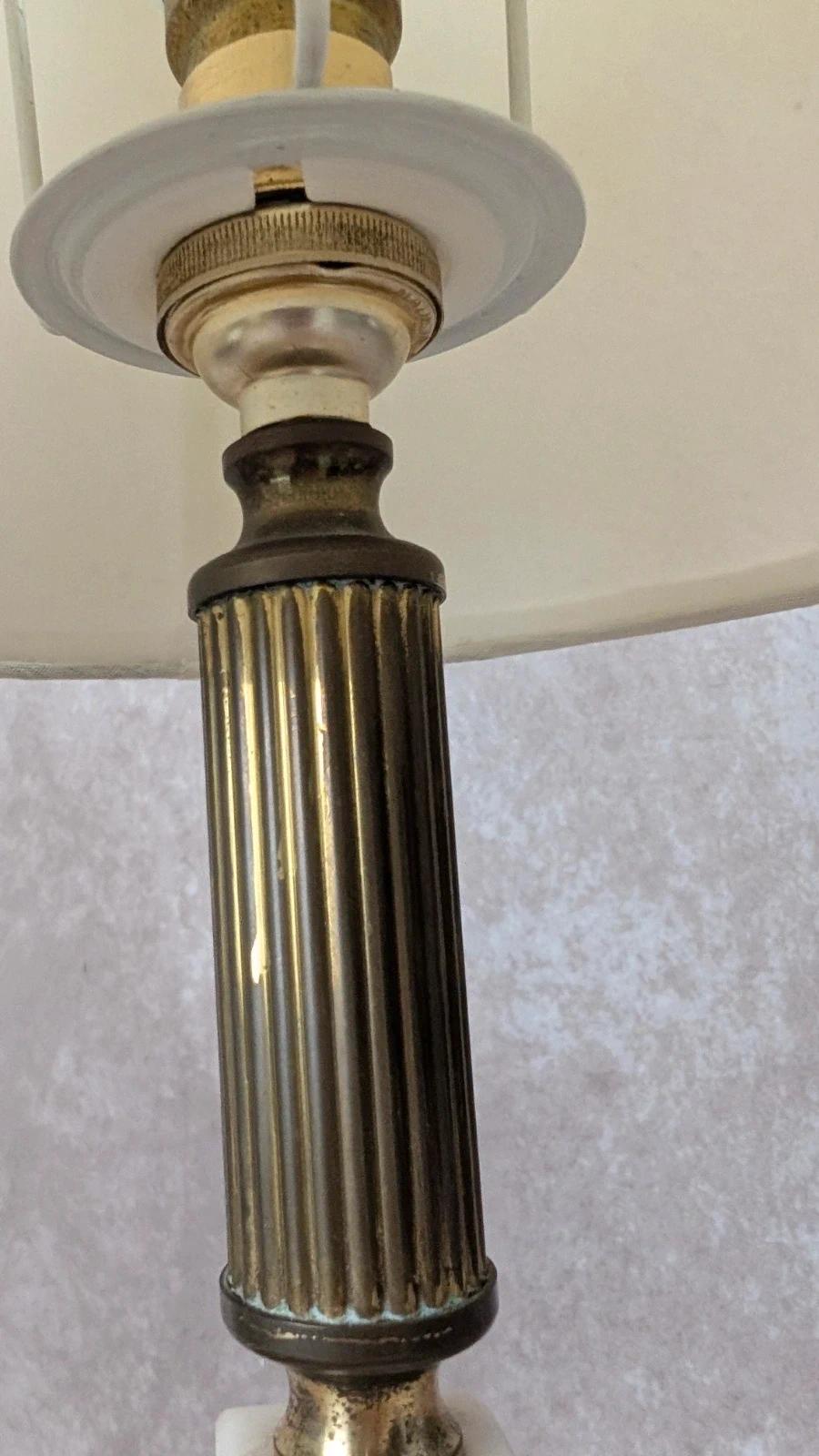 Lampe vintage en albâtre & laiton – élégance classique