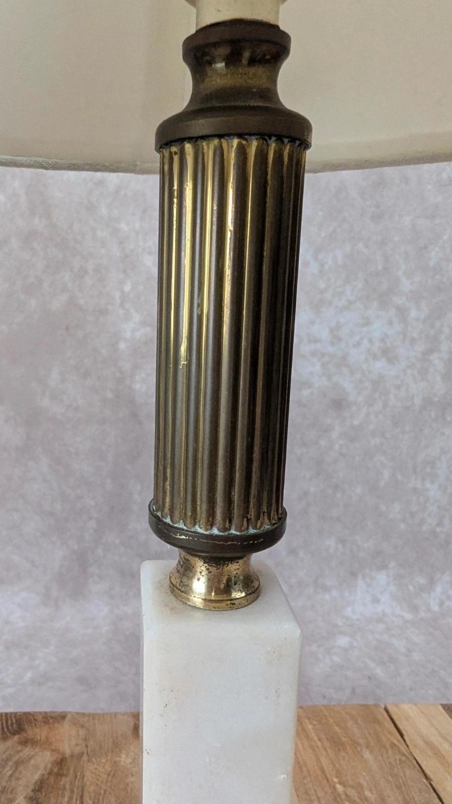 Lampe vintage en albâtre & laiton – élégance classique