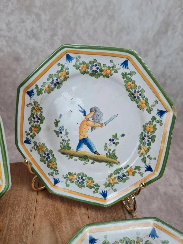 Lot de 12 petites assiettes anciennes Alfred Renoleau, décors différents