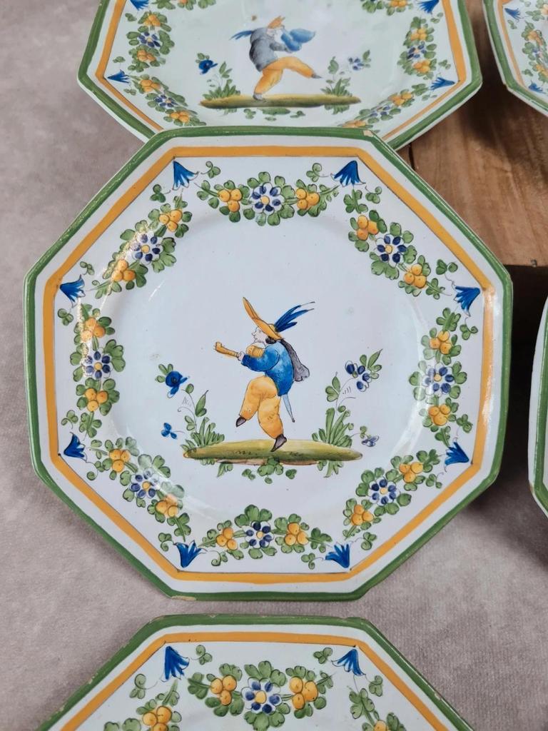 Lot de 12 petites assiettes anciennes Alfred Renoleau, décors différents