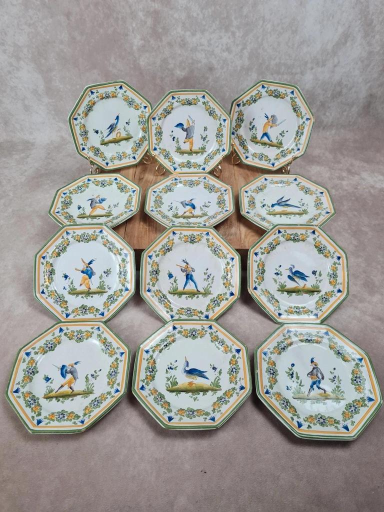 Lot de 12 petites assiettes anciennes Alfred Renoleau, décors différents