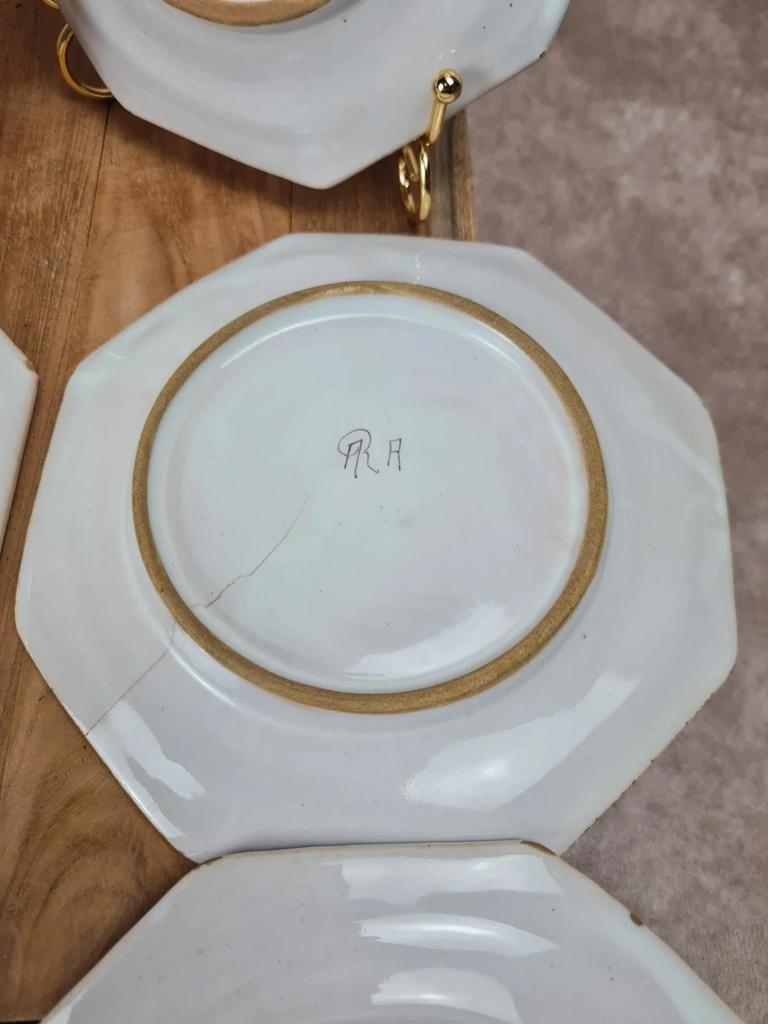 Lot de 12 petites assiettes anciennes Alfred Renoleau, décors différents