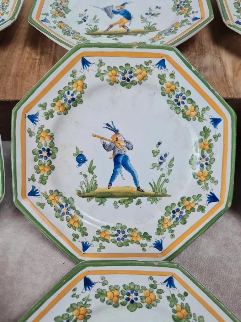 Lot de 12 petites assiettes anciennes Alfred Renoleau, décors différents